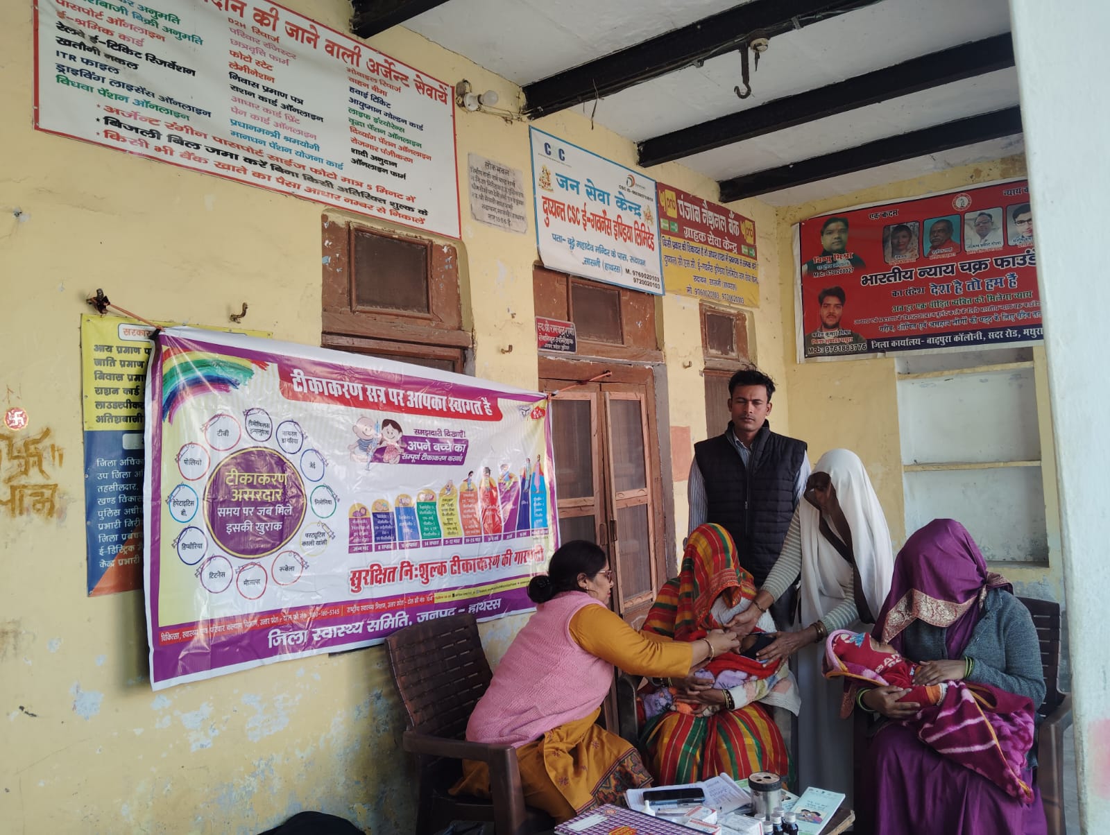 स्वास्थ्य विभाग ने रूदायन में किया बच्चों का टीकाकरण