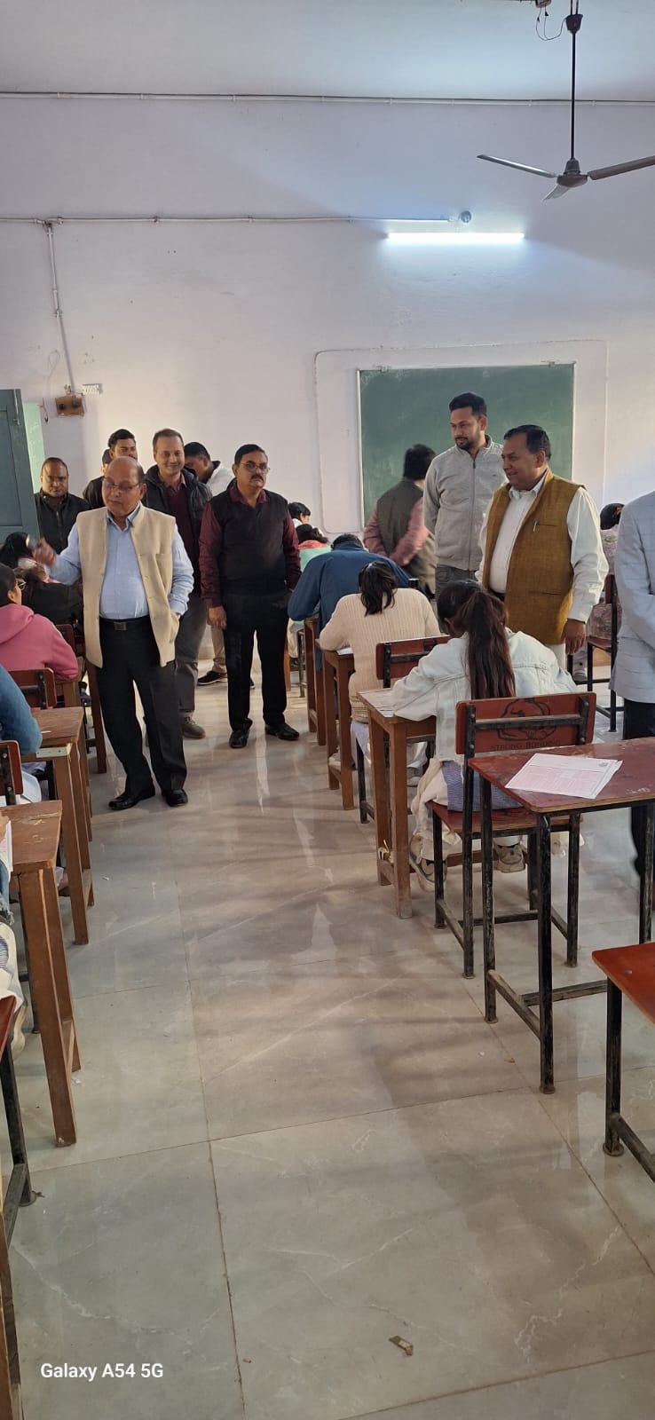 कुलपति ने किया बागला कॉलेज में परीक्षाओं का औचक निरीक्षण