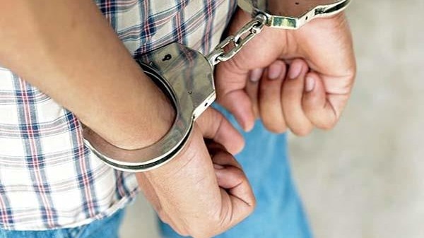 बेंगलुरु में पुलिस अधिकारी बनकर लूट के आरोप में चार लोग गिरफ्तार