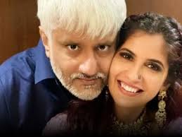 अदालत ने फिल्मकार विक्रम भट्ट और उनकी पत्नी श्वेतांबरी को सात दिन की पुलिस हिरासत में भेजा