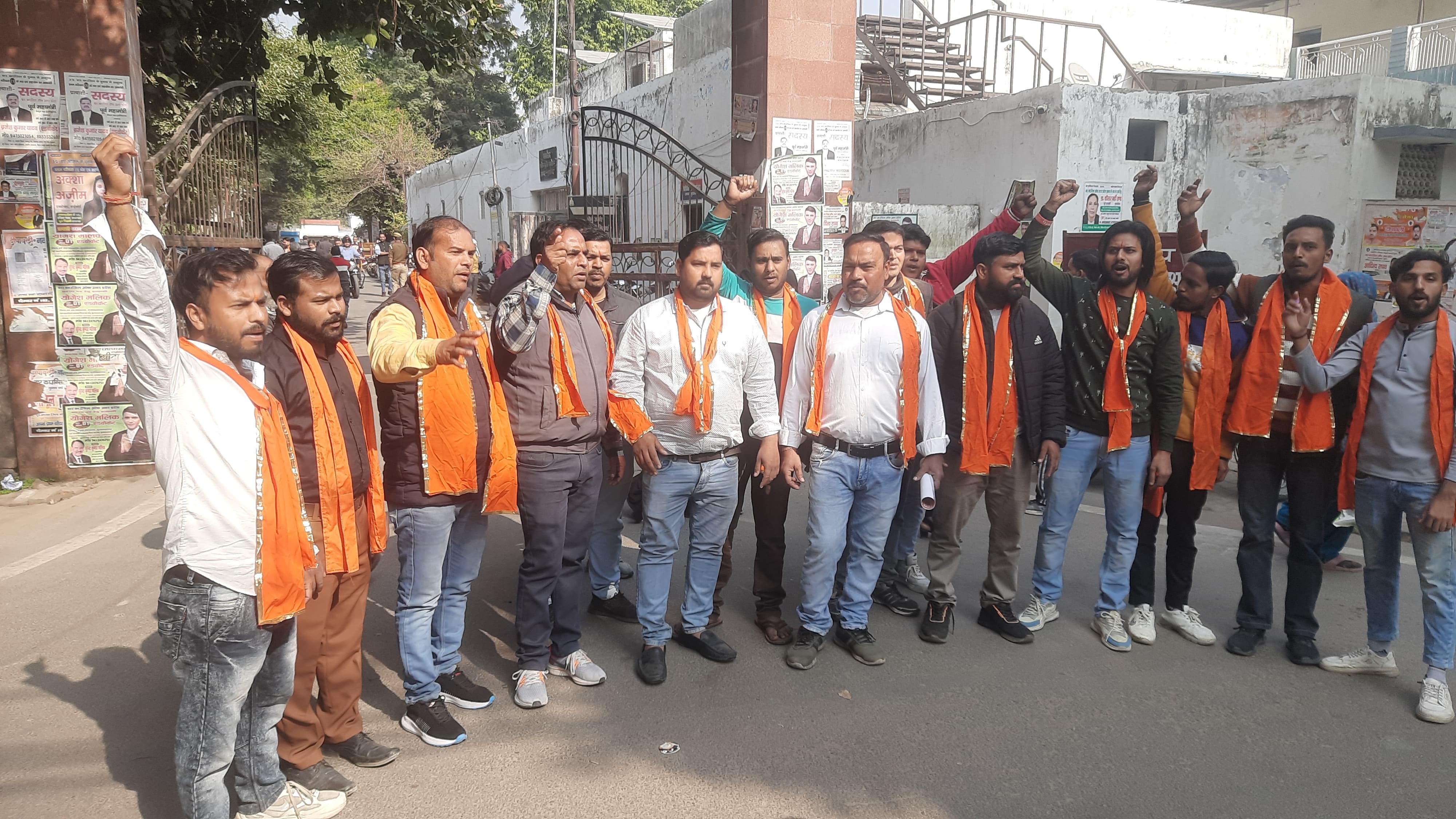 मुरादाबाद में बीएलओ सर्वेश सिंह की आत्महत्या पर सामाजिक संगठनों में नाराजगी, शिवसेना ने उठाए गंभीर कदम