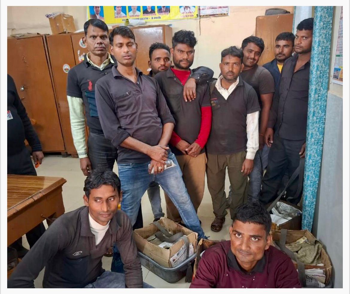 चेकिंग अभियान में 10 अवैध वेंडर धराए, आरपीएफ के सुपुर्द