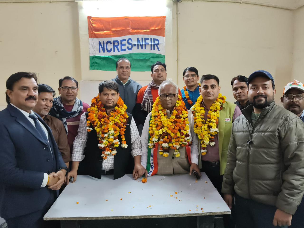 नॉर्थ सेंट्रल रेलवे एम्प्लॉयीज़ संघ के पदाधिकारियों का टूंडला में भव्य स्वागत, निकाली सम्मान रैली 