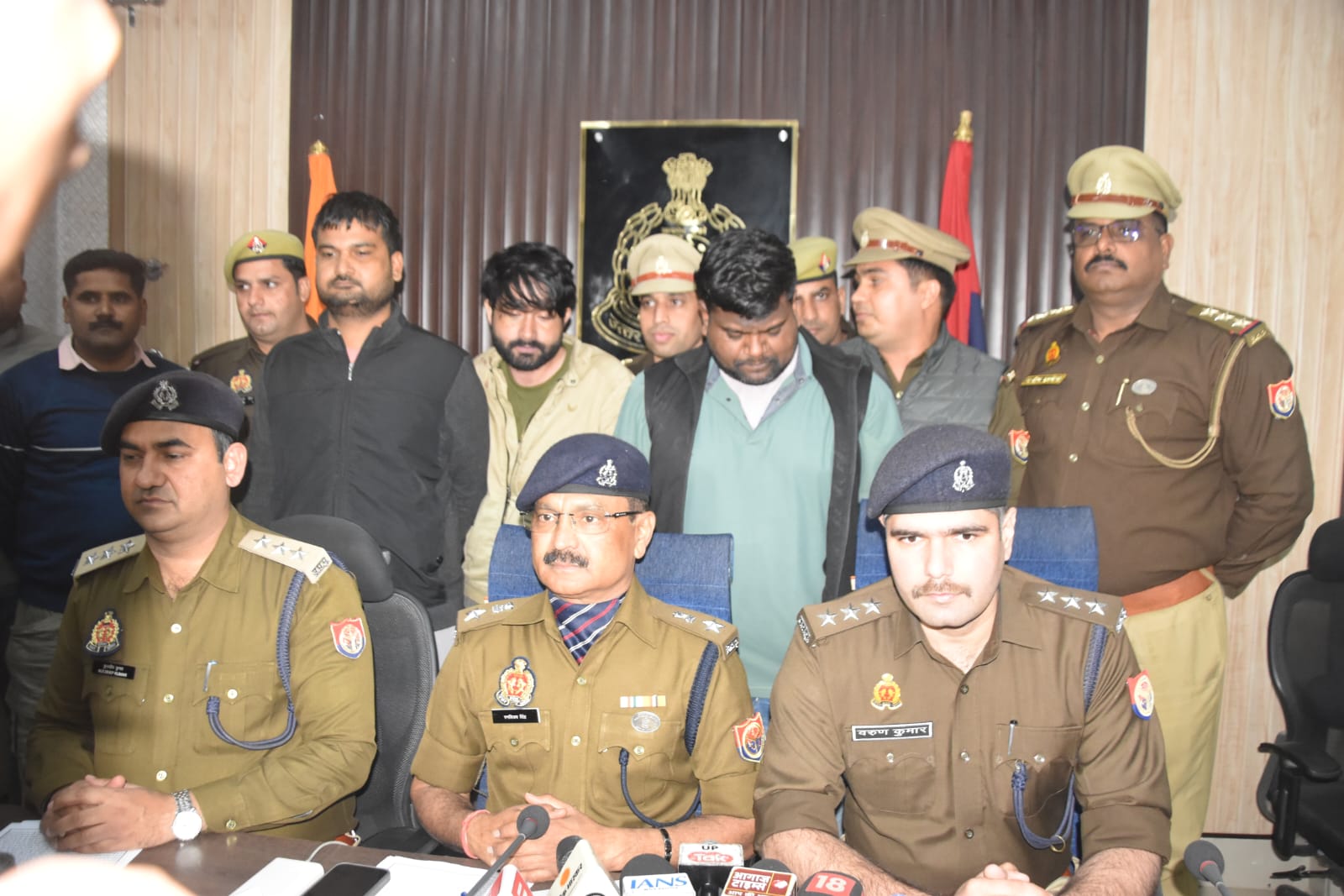 एटीएम उखाड़कर चोरी करने वाले गिरोह का सिविल लाइन्स थाना पुलिस ने किया भंडाफोड़, 5 शातिर बदमाश गिरफ्तार