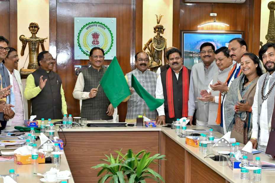 छत्तीसगढ़ में मुख्यमंत्री ग्रामीण बस योजना का दूसरा चरण शुरू, 180 नए गांव जुड़े बस सुविधा से