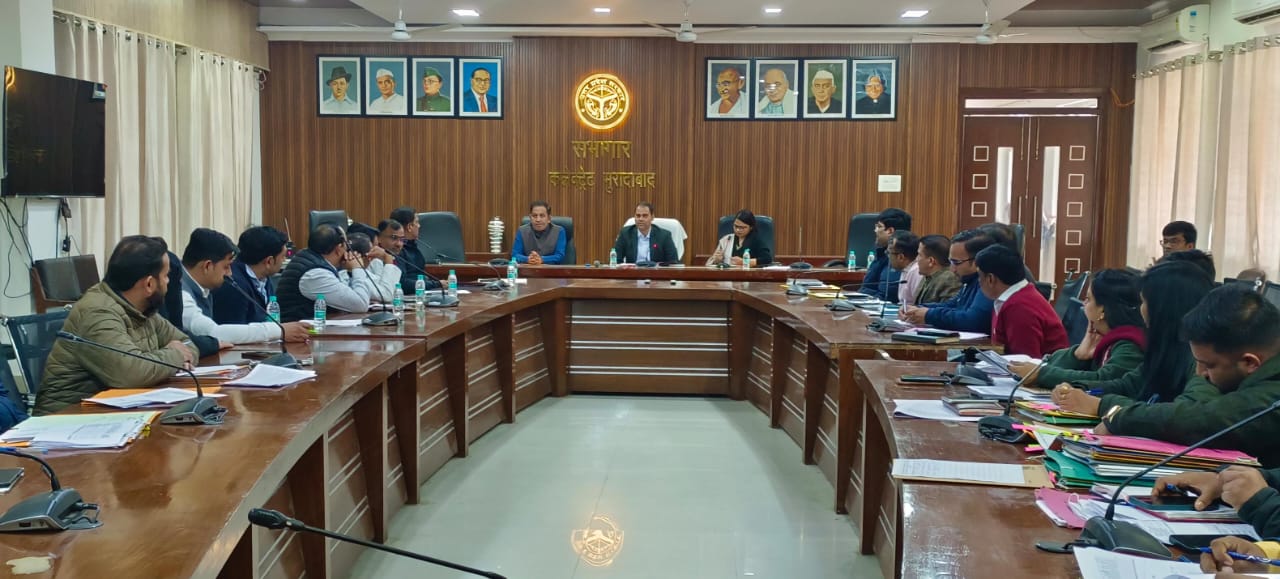 जीआईएस, डाटा फीडिंग और मैपिंग प्रगति रिपोर्ट : डीएम ने की जनोपयोगी कार्यों की समीक्षा बैठक 