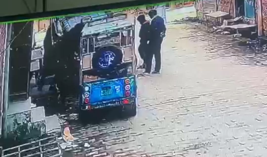 पीतल कारखाने से चोरी : सीसीटीवी कैमरे में कैद, स्वामी ने पुलिस से की शिकायत