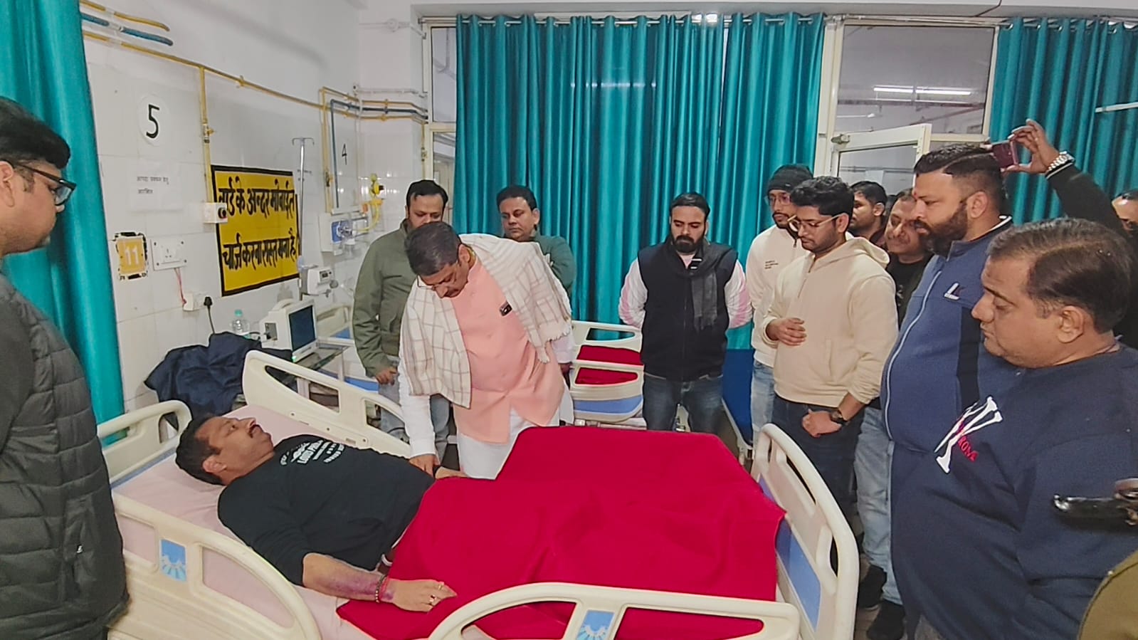 मुरादाबाद में BJP विधायक के भाई पर जानलेवा हमला: बढ़ते अपराधों का नया अध्याय, माफिया से लेकर विपक्षी तक कोई सुरक्षित नहीं