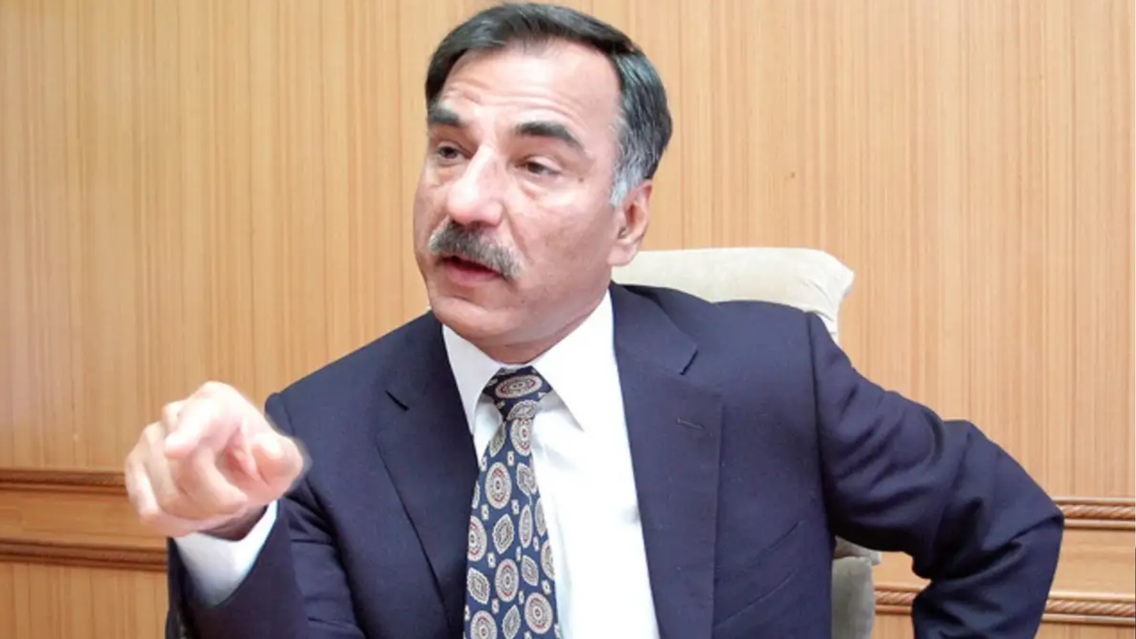 पूर्व आईएएस अधिकारी प्रदीप शर्मा को धन शोधन मामले में पांच साल की कैद