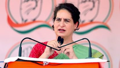 प्रधानमंत्री आधा समय विदेश में बिताते हैं, फिर राहुल की विदेश यात्रा पर सवाल क्यों: प्रियंका गांधी