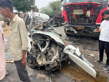 राजस्थान: ट्रक से टक्कर के बाद कार में सवार एक ही परिवार की छह महिलाओं की मौत