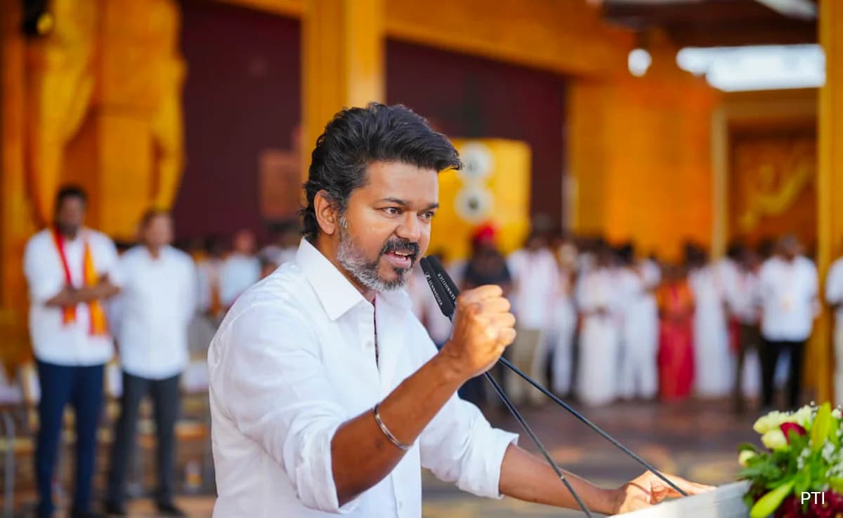 विजय एक अच्छे अभिनेता हो सकते हैं, नेता नहीं: पलानीस्वामी