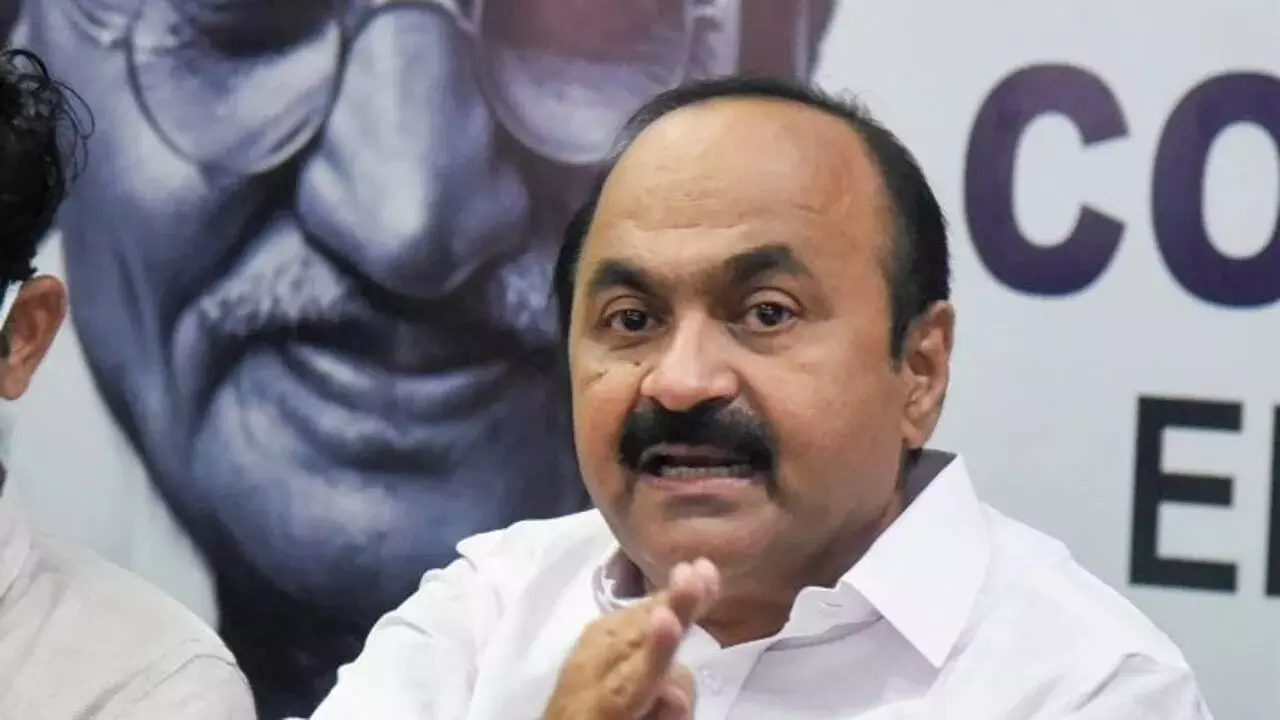 शबरिमला सोना चोरी मामले में केरल सरकार एसआईटी पर दबाव डाल रही: सतीशन