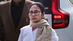 ईडी की छापेमारी के बीच बनर्जी आई-पीएसी प्रमुख के आवास पर पहुंचीं