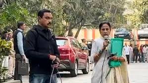 आई-पैक छापेमारी: मुख्यमंत्री ममता बनर्जी के ‘हस्तक्षेप’ के खिलाफ ईडी ने किया उच्चतम न्यायालय का रुख