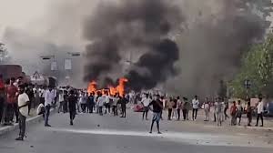 मुर्शिदाबाद में फिर तनाव, प्रदर्शनकारियों ने राष्ट्रीय राजमार्ग एवं रेल पटरियों को अवरुद्ध किया