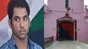 उप्र : वारंट बी पर तलब विचाराधीन कैदी को रिहा करने के आरोप में बांदा के जेलर निलंबित