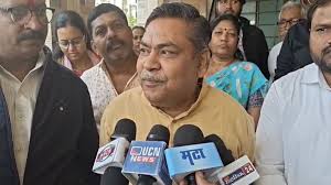 नागपुर में नामांकन वापसी को लेकर हंगामा, भाजपा उम्मीदवार को समर्थकों ने घर में बंद किया