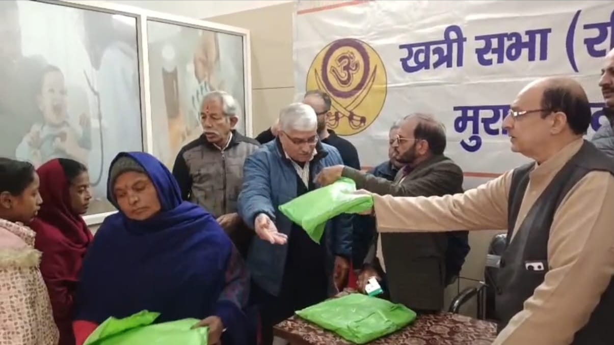 कड़ाके की ठंड में खत्री सभा ने किया नये ऊनी वस्त्रों का वितरण, जरूरतमन्दों ने उठाया लाभ