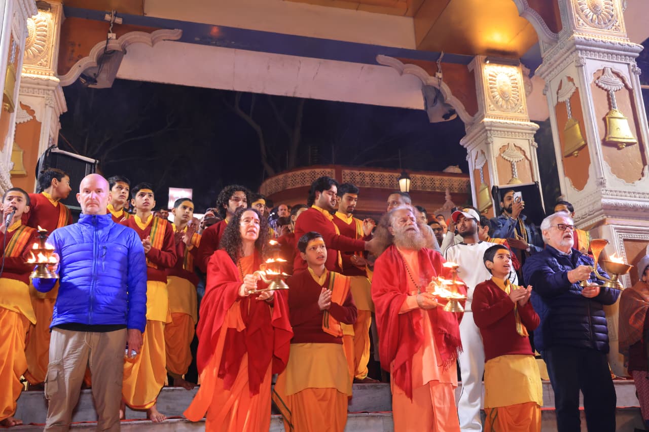 परमार्थ निकेतन में विदेेेशी सैलानियों का आगमन