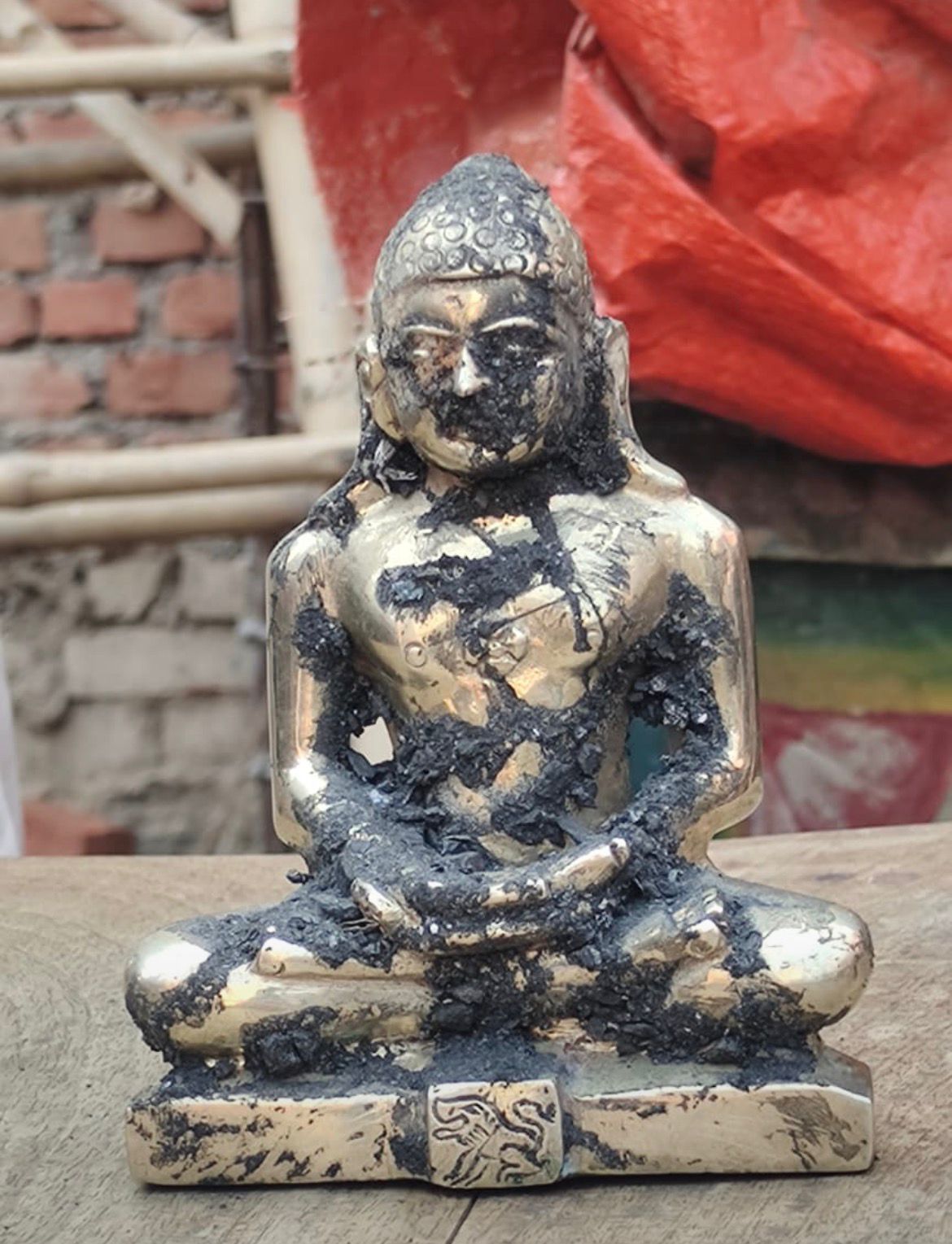 खुदाई में निकली पीली धातु की जैन मूर्ति, गांव टूडली में उमड़ा जनसैलाब