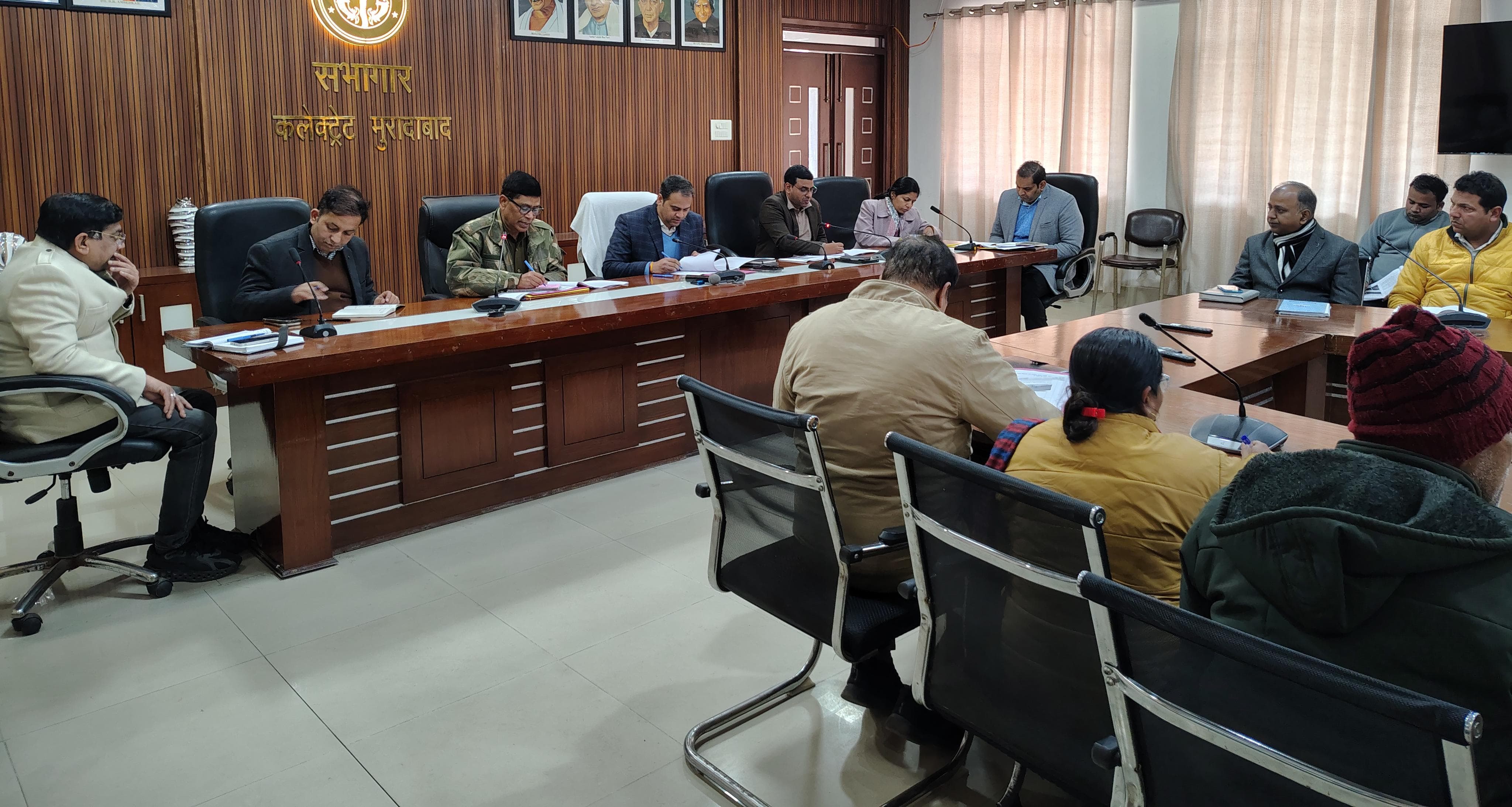 मुरादाबाद : स्कूल बस चालकों और हेल्परों का होगा चरित्र सत्यापन, स्वास्थ्य परीक्षण कराने को लेकर भी जिलाधिकारी ने दिए निर्देश