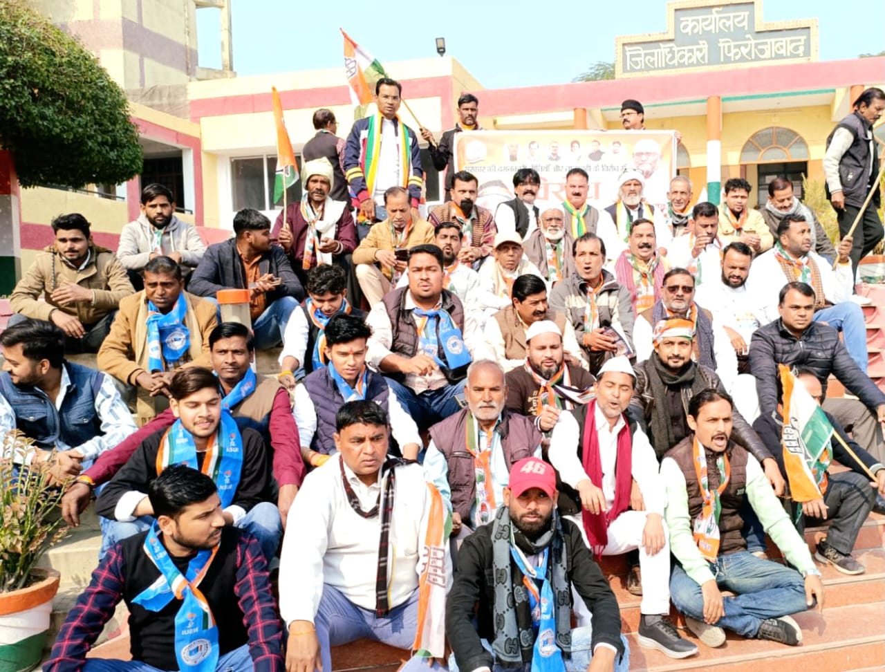 वाराणसी में प्रदर्शनकारियों पर पुलिस की तानाशाही के विरोध में कांग्रेसियों ने किया प्रदर्शन