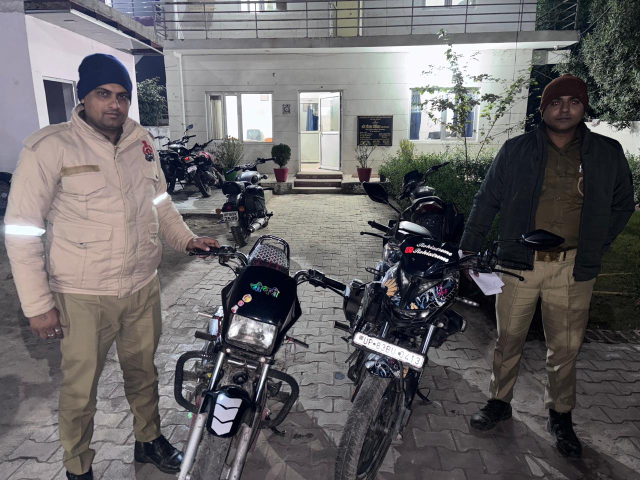 मोडिफाइड वाहनों के खिलाफ पुलिस शख्त, 2 बाइक सीज