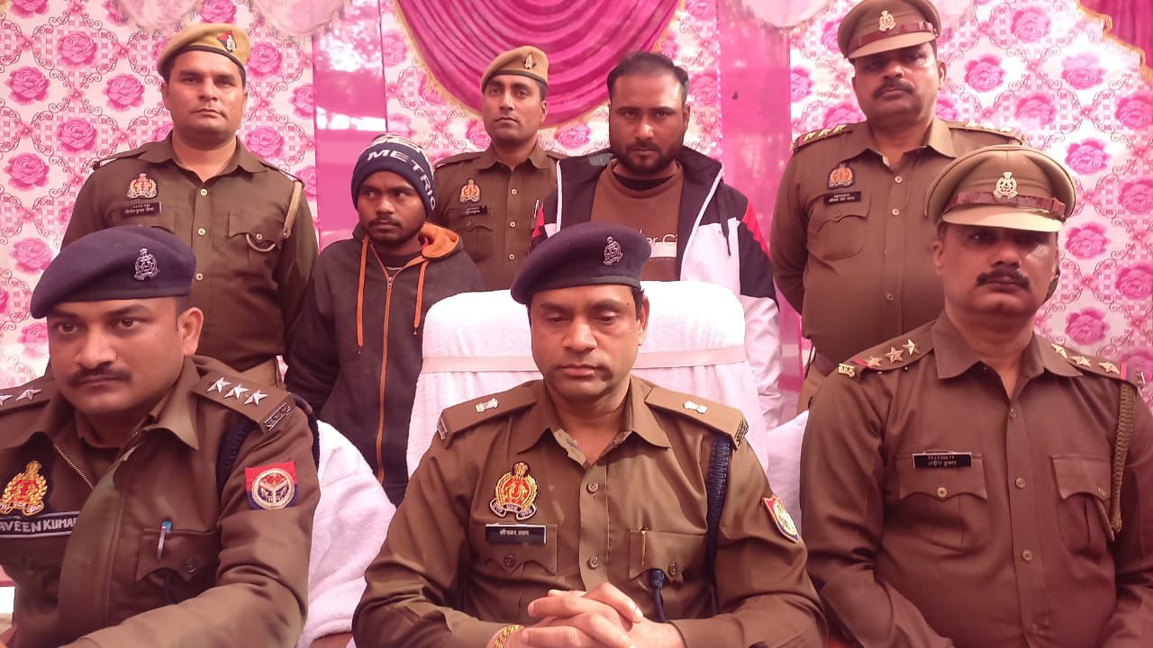 नेपाल से लाई गई 5.753 किलो चरस के साथ दो अंतर्राष्ट्रीय तस्कर गिरफ्तार