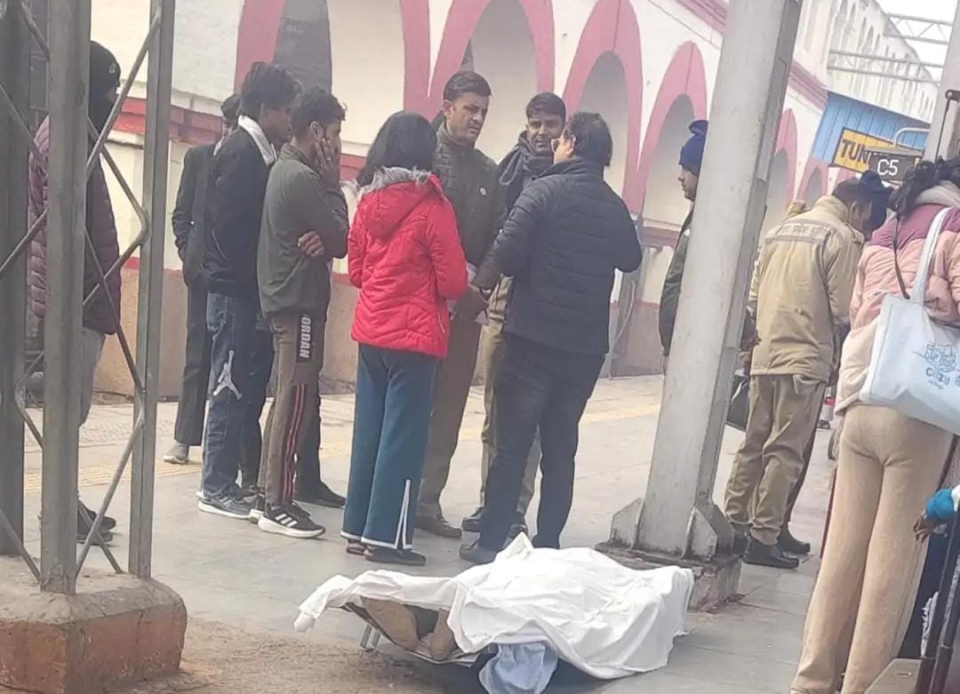 अयोध्या दर्शन को जा रहे बुजुर्ग श्रद्धालु का वंदे भारत ट्रेन में निधन, टूंडला स्टेशन पर उतारा शव