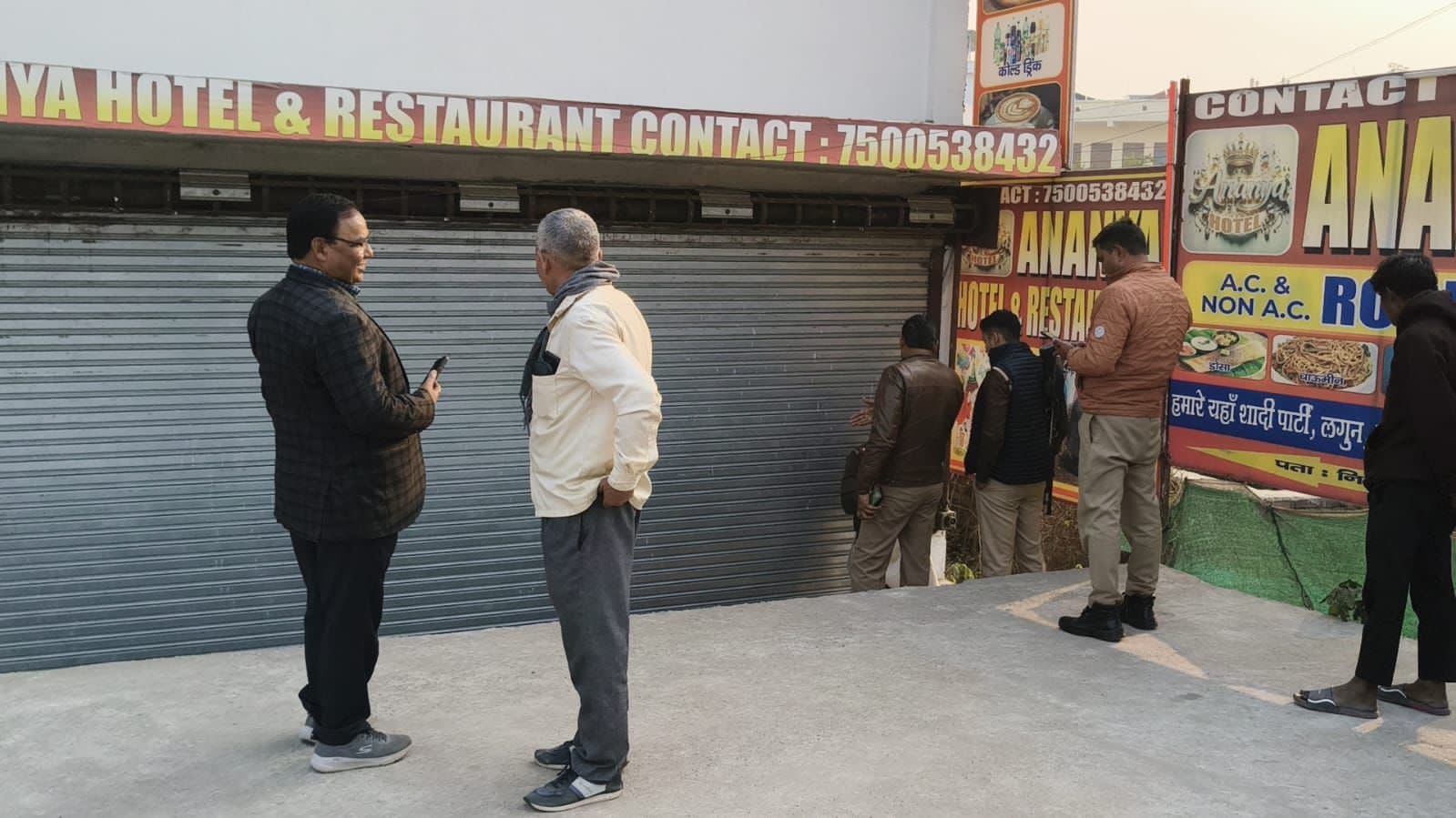 आगरा रोड के होटल पर चला प्रशासन का डंडा, सील