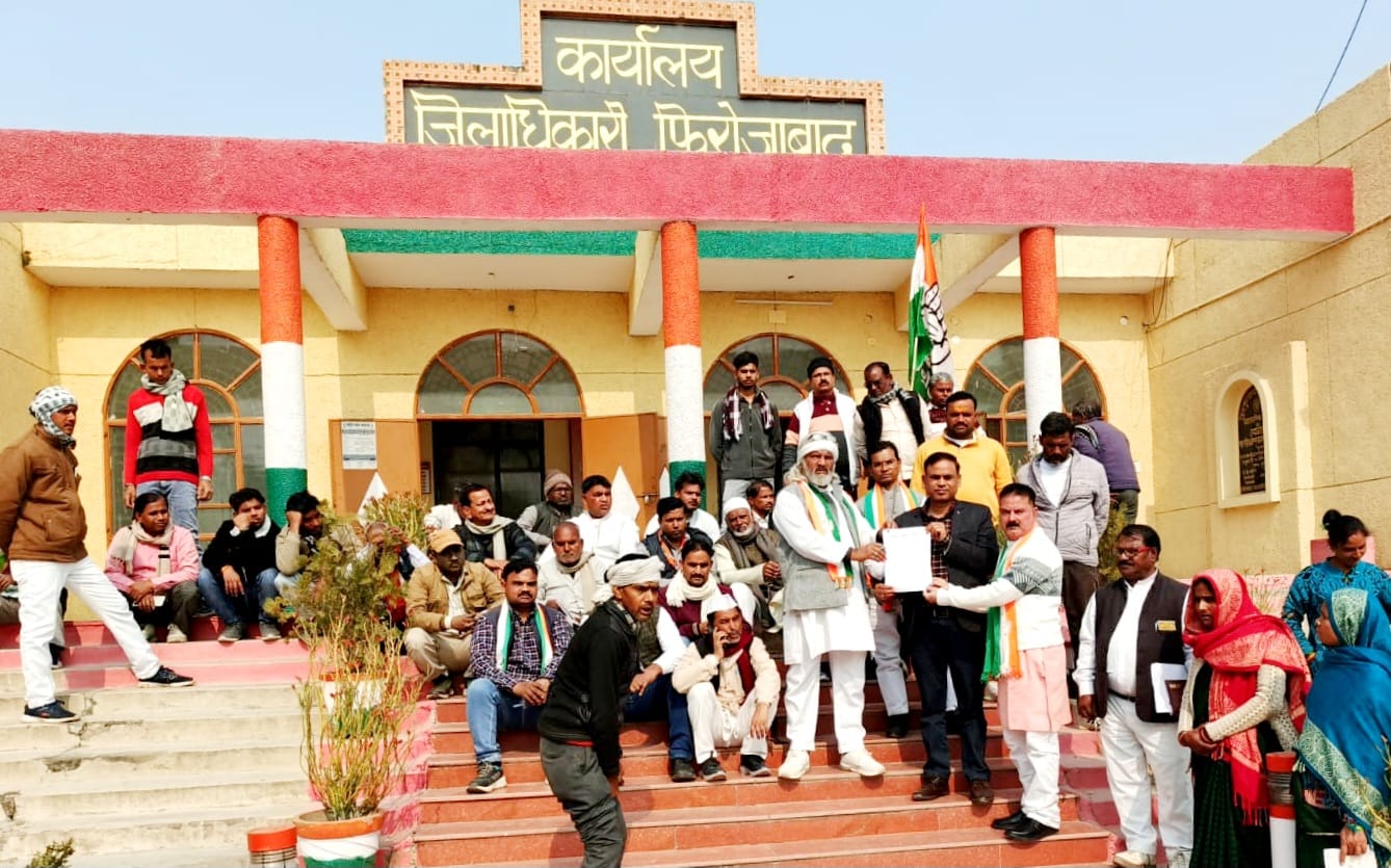 माता अहिल्याबाई होल्कर जी की मूर्ति को मलवे में दबाने का विरोध, कांग्रेसियों ने सौंपा ज्ञापन