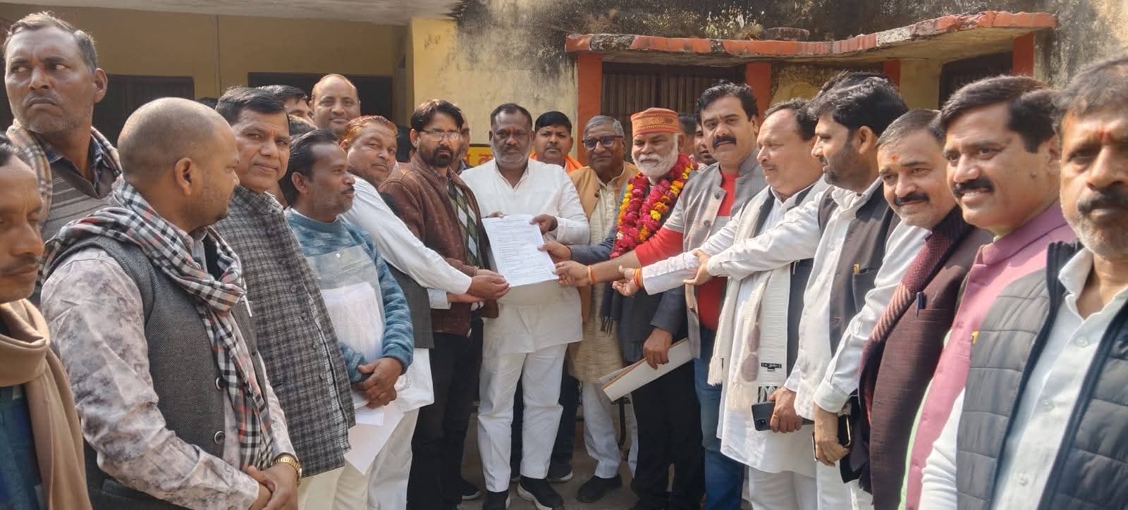 जसराना में सहकारी ग्राम विकास बैंक के शाखा प्रतिनिधि निर्विरोध निर्वाचित