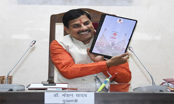 मप्र मंत्रिमंडल की बैठक में मंत्रियों ने किया इलेक्ट्रॉनिक टैबलेट का इस्तेमाल, स्पेसटेक नीति मंजूर