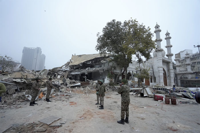 हिंसा बर्दाश्त नहीं की जाएगी: दिल्ली के गृह मंत्री ने अतिक्रमण हटाने के दौरान हुई हिंसा पर कहा