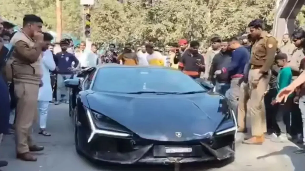 कानपुर में लैंबॉर्गिनी कार की टक्कर से छह लोग घायल, प्राथमिकी दर्ज