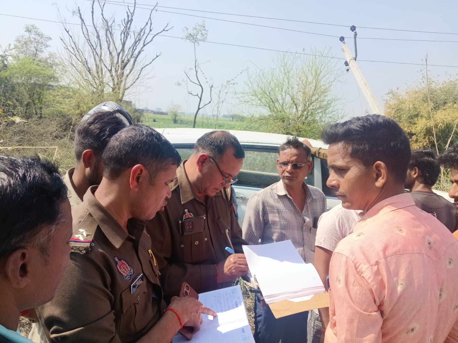 पेपर देने जा रहे बाइक सवार चचेरे भाइयों को कार ने मारी टक्कर, घायल