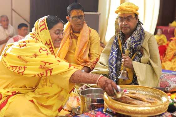 लातूर में वारकरी परंपरा के सात संतों की ‘पादुकाएं’ हेलीकॉप्टर से पहुंचाई गईं, धार्मिक उत्सव शुरू