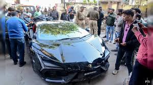 लैंबॉर्गिनी हादसा : वकील ने शिवम के गाड़ी न चलाने का दावा किया, पुलिस ने इसे नकारा