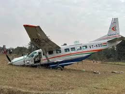 'इंडिया वन एयर का विमान मैदान में उतरने के प्रयास के दौरान पेड़ से टकराकर दुर्घटनाग्रस्त हुआ था'