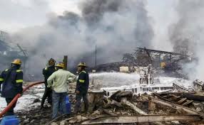 इमारत के तहखाने में आग लगने से पांच लोग घायल, 40 दोपहिया वाहन नष्ट