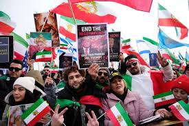 जर्मनी के म्यूनिख शहर में हजारों लोगों ने ईरान सरकार के खिलाफ प्रदर्शन किया