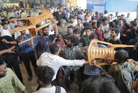 छात्रों के बीच झड़प में हस्तक्षेप करने की कोशिश में यादवपुर विश्वविद्यालय के दो प्रोफेसर घायल