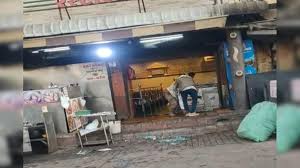 कोझिकोड में बदमाशों ने बिल चुकाने से इनकार किया, रेस्तरां में तोड़फोड़ की