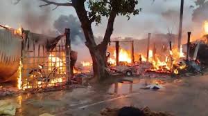 घर में लगी आग बुझाने के दौरान गैस सिलेंडर में विस्फोट; पुलिसकर्मियों समेत 13 लोग घायल