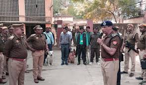 वाराणसी में जिला एवं सत्र न्यायालय भवन को बम से उड़ाने की धमकी मिली, तलाशी अभियान शुरू