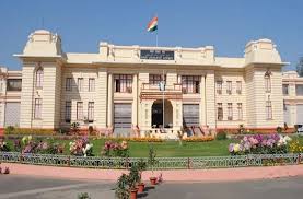 विधान परिषद में हंगामे के बाद विपक्षी सदस्य निलंबित, मार्शल ने बाहर निकाला