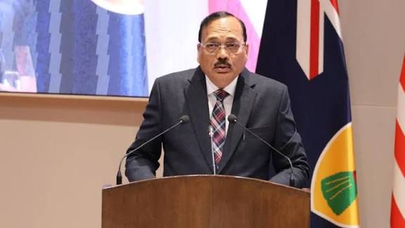 न्यायपालिका की नेतृत्व क्षमता प्रभावित होती है जब हम न्यायाधीशों को पूर्ण मानते हैं: सीजेआई