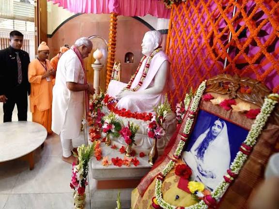 प्रधानमंत्री मोदी ने स्वामी रामकृष्ण परमहंस को श्रद्धांजलि दी