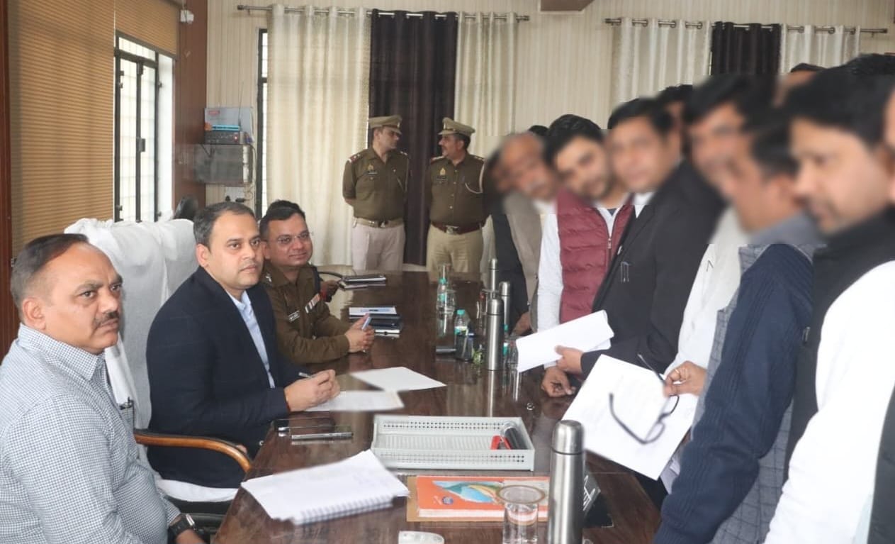 डीएम की अध्यक्षता में संपूर्ण समाधान दिवस, 43 शिकायतों में से 04 का मौके पर निस्तारण